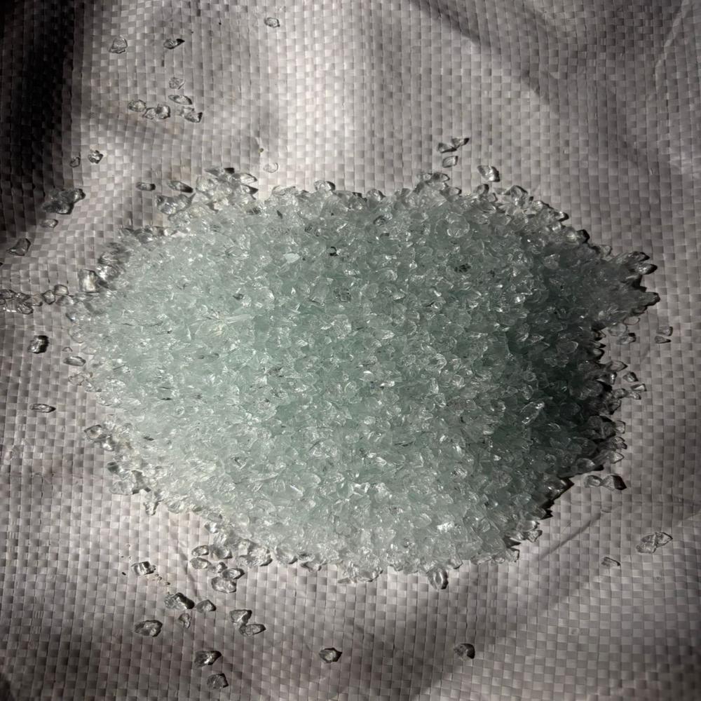 Crushed Clear Glass Chips Cullet for Decorative Fire Pit Landscaping and Terrazzo Tile Manufacturing
