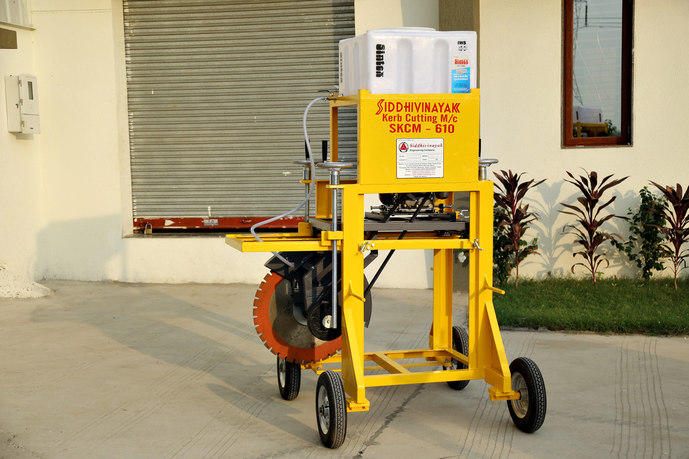 Skcm 610 Kerb Cutting Machine - Dimension (L*W*H): 1300 Mm X 600 Mm X 1000 Mm