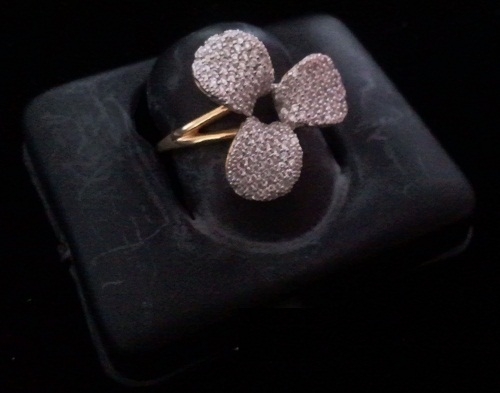 महिलाओं के लिए डायमंड रिंग