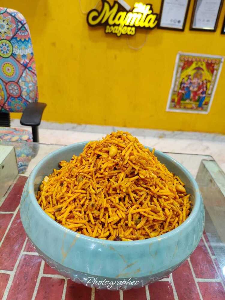 Tikha Aalu Falhari