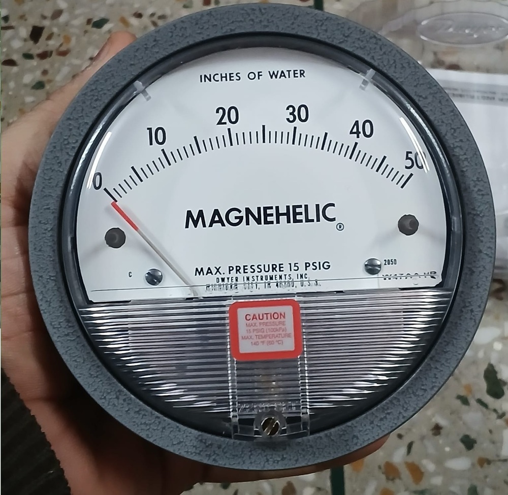 Dwyer Magnehelic Differential Pressure Gauge 050 Inch of Water, Series 2000, Model 2050