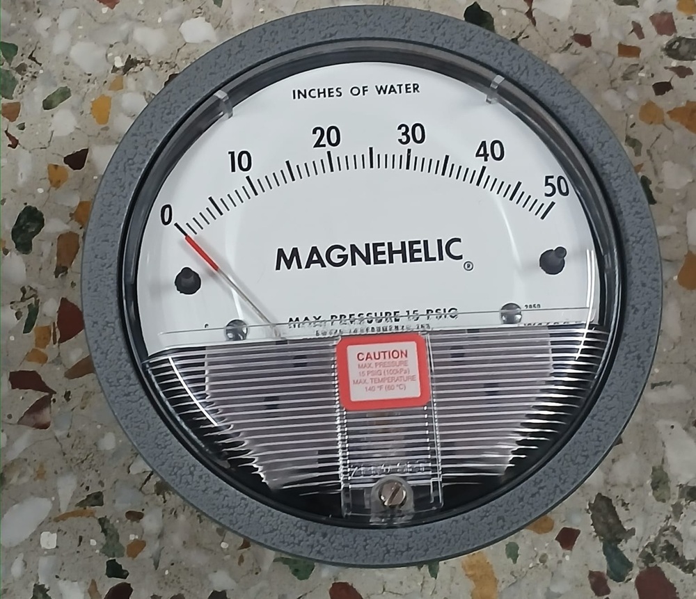 Dwyer Magnehelic Differential Pressure Gauge 050 Inch of Water, Series 2000, Model 2050