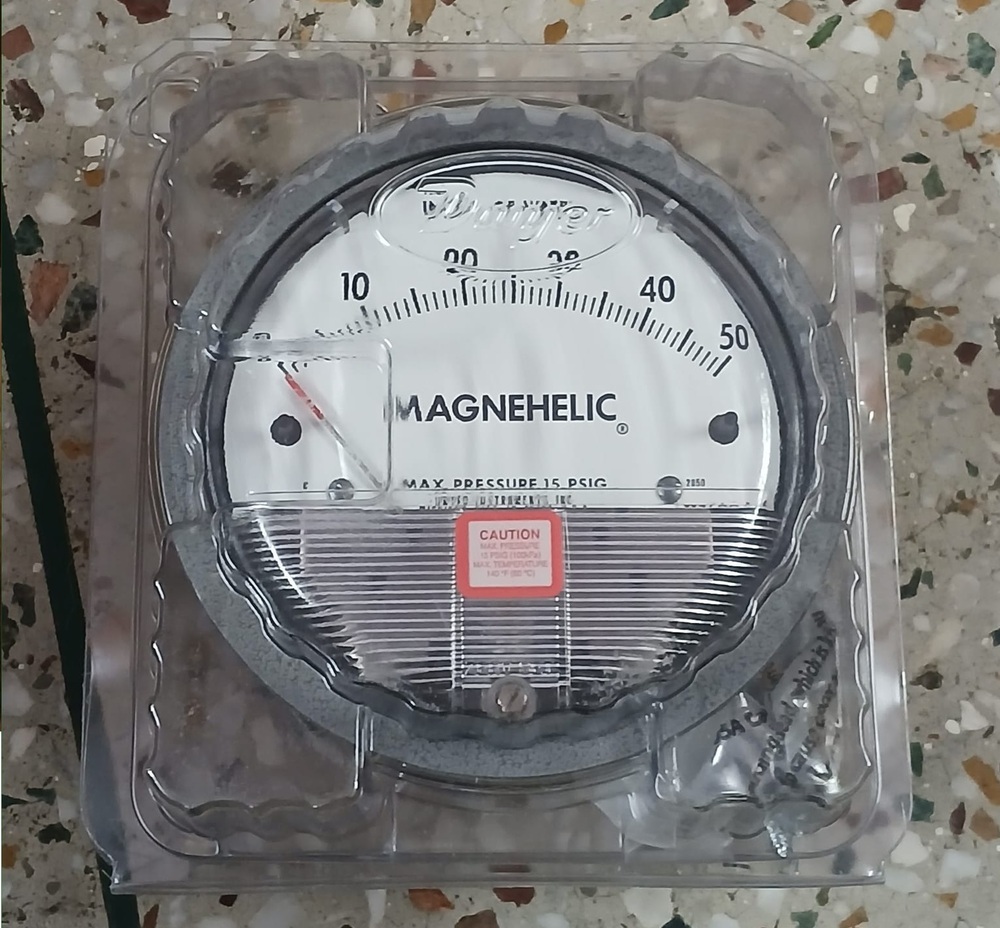 Dwyer Magnehelic Differential Pressure Gauge 050 Inch of Water, Series 2000, Model 2050