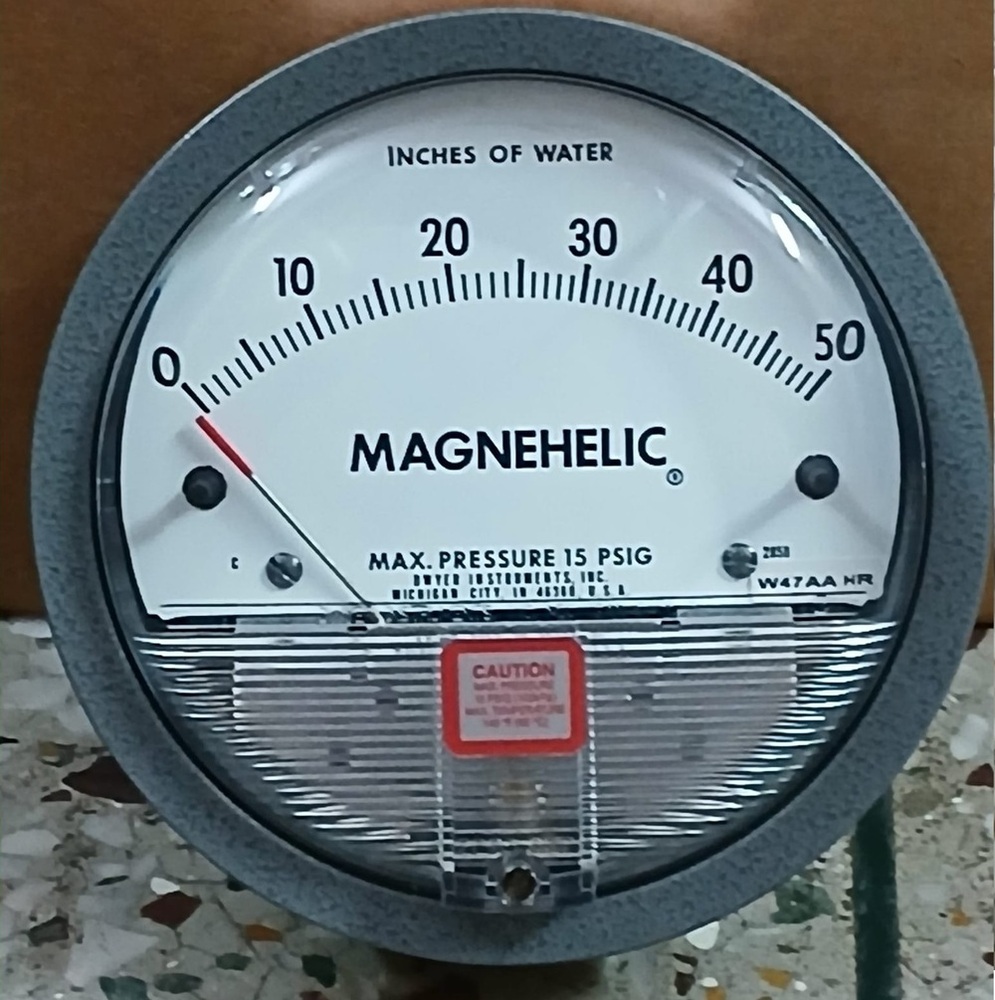 Dwyer Magnehelic Differential Pressure Gauge 050 Inch of Water, Series 2000, Model 2050