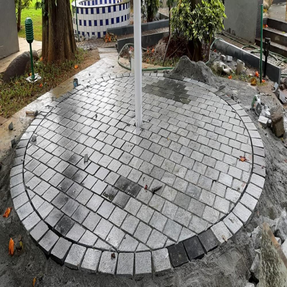 Natural Granite Flamming Machine-cut Cobblestone