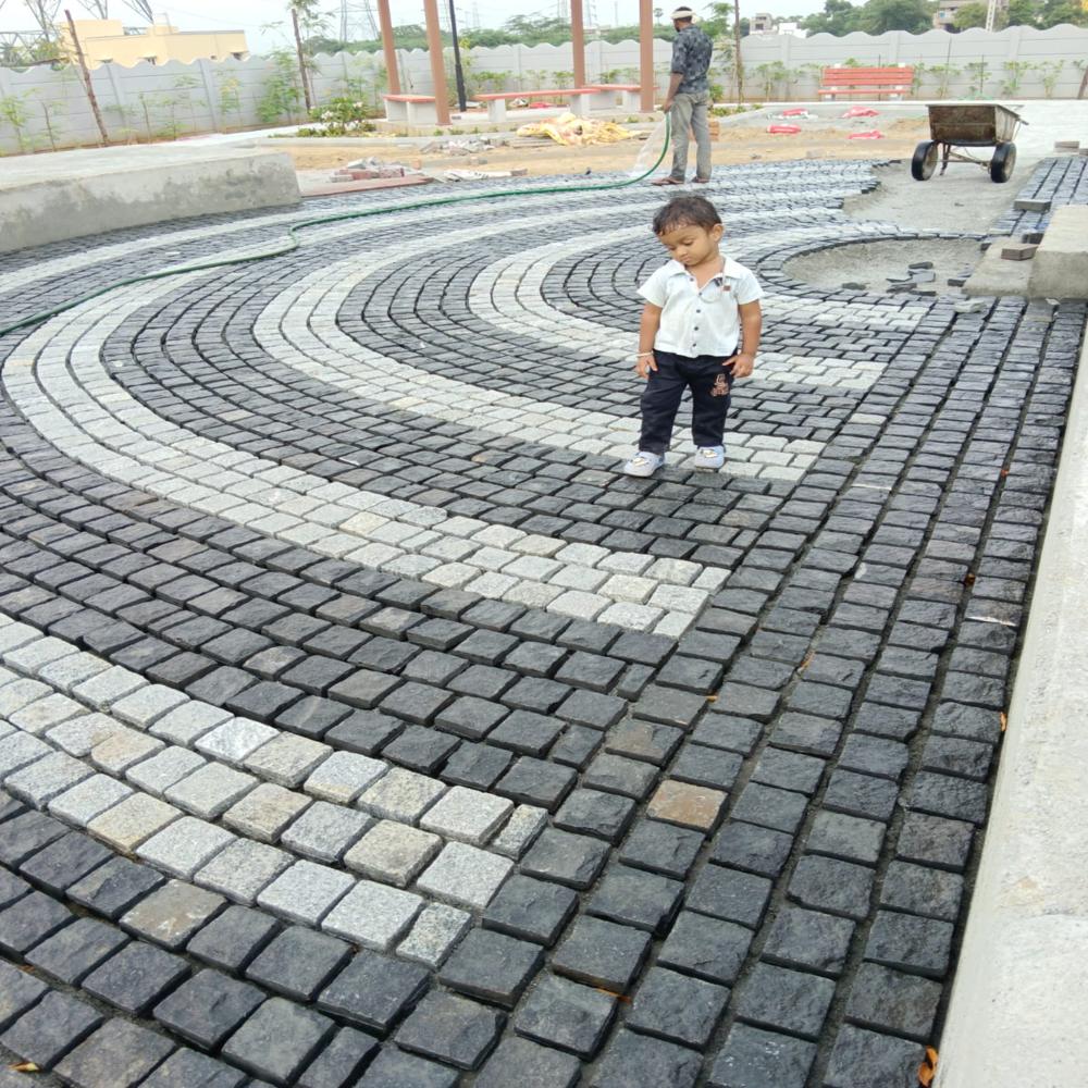 Grey Natural Handtrimmed Cobblestone