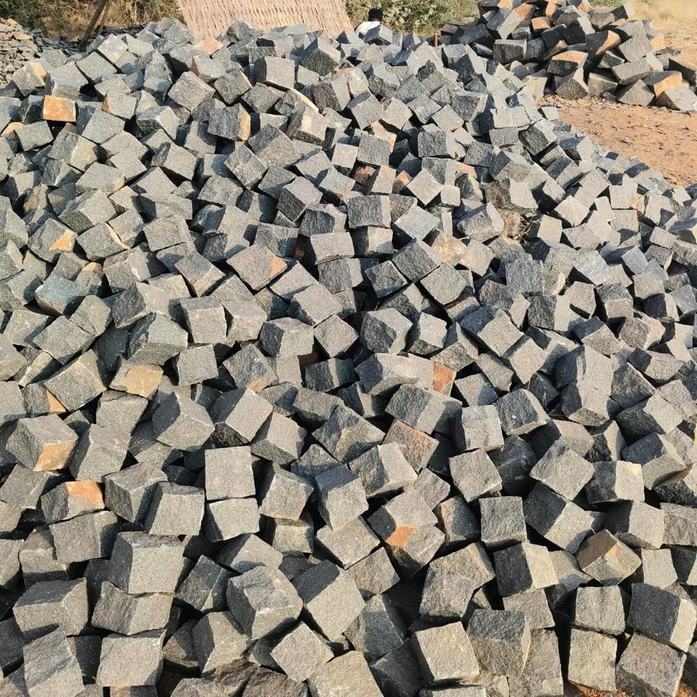 Black Natural Handtrimmed Cobblestone