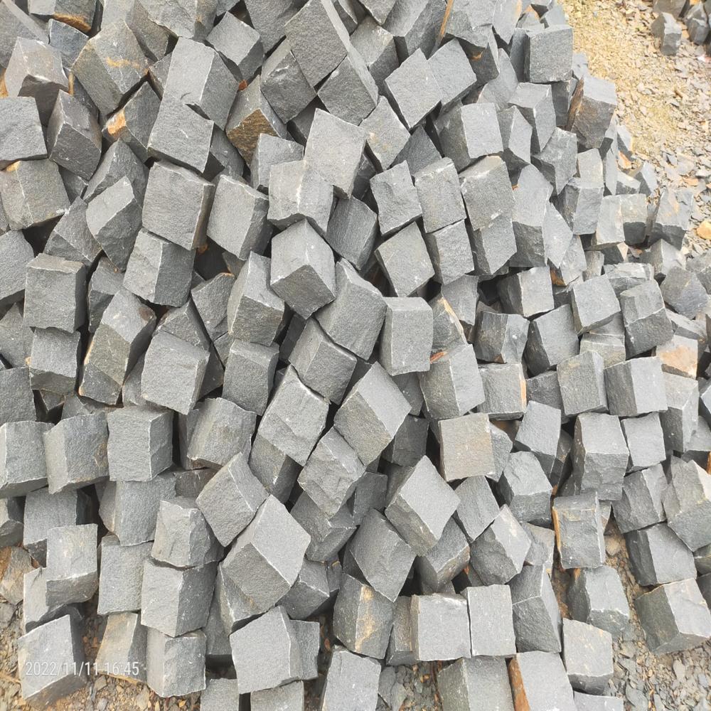 Black Natural Handtrimmed Cobblestone