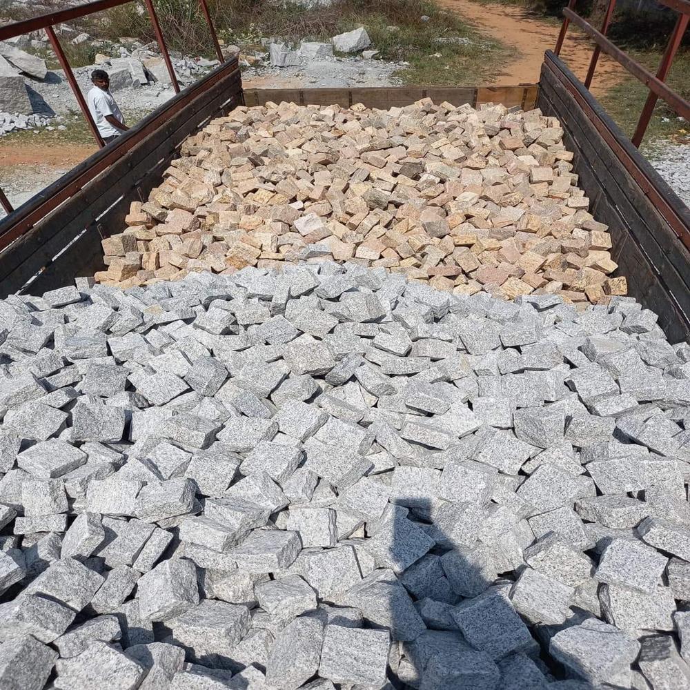 Yellow Natural Handtrimmed Cobblestone
