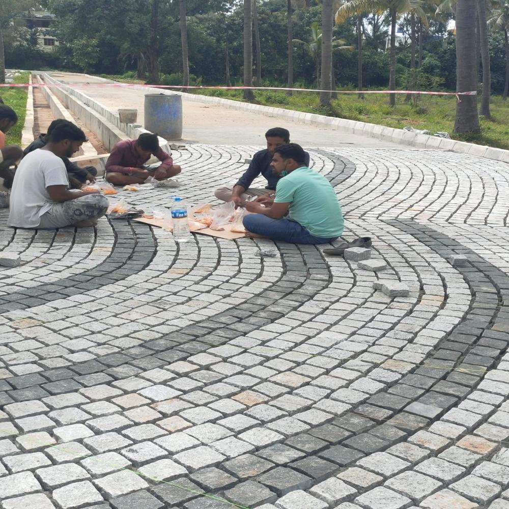 Natural Handtrimmed Cobblestone WIth Laying