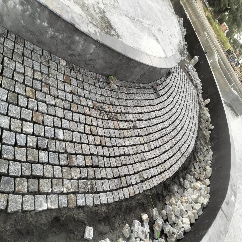 Natural Handtrimmed Cobblestone WIth Laying