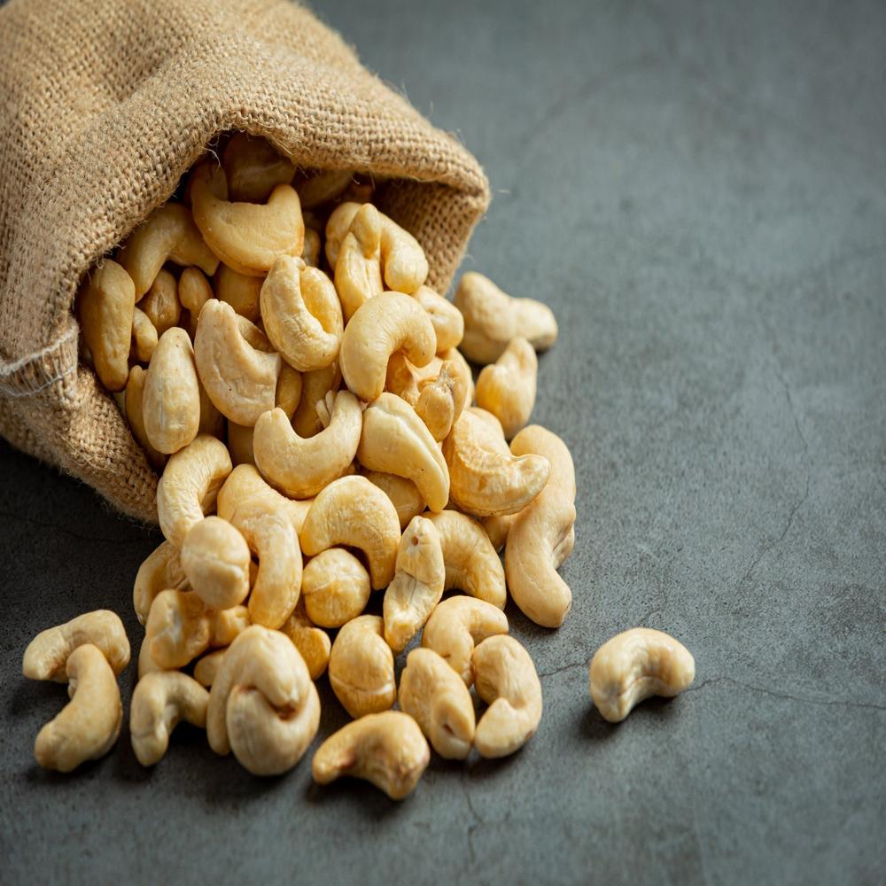 W160 Whole Cashew Nuts