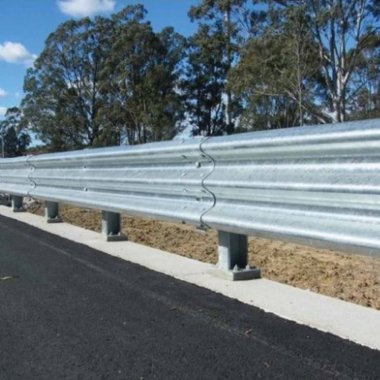Thrie Metal Crash Barrier