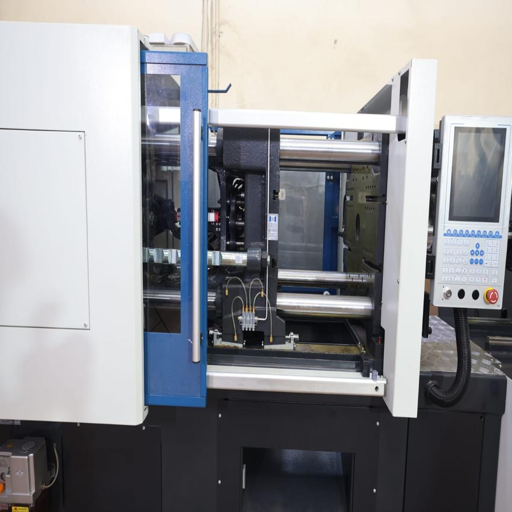 Fully Automatic Injection Moulding Machine - Color: Blue