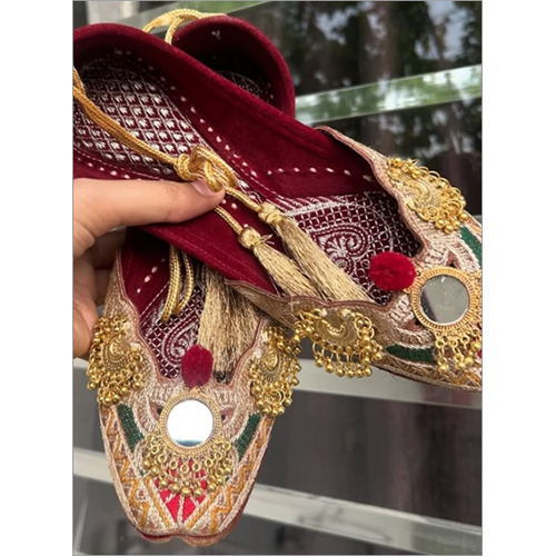 Ladies Maroon Jutti