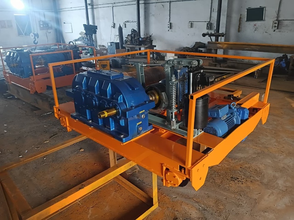 Geared Rope Drum Hoist