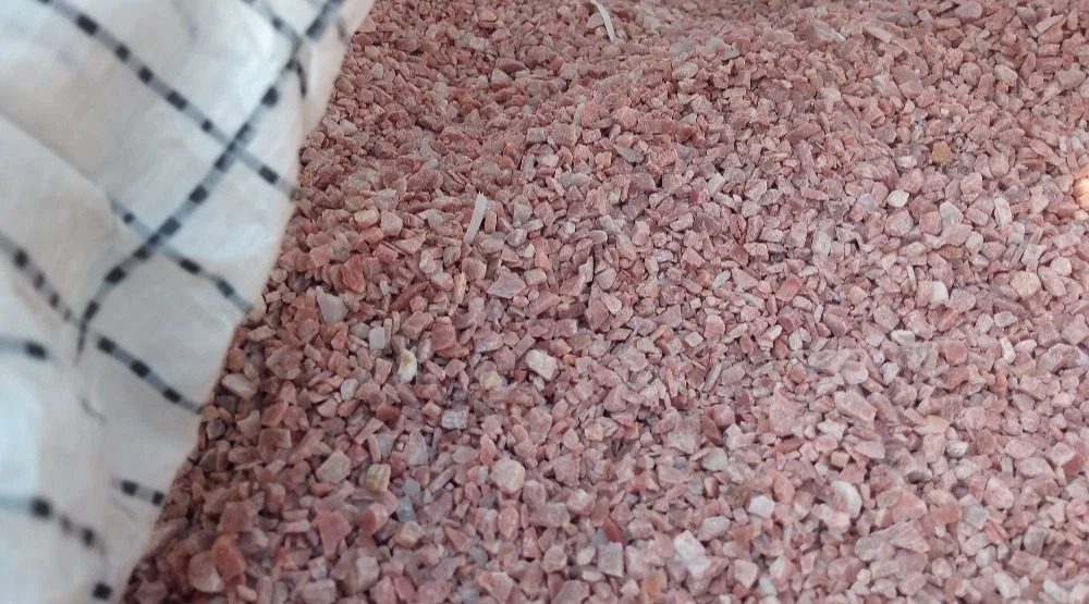 Potash feldspar chips