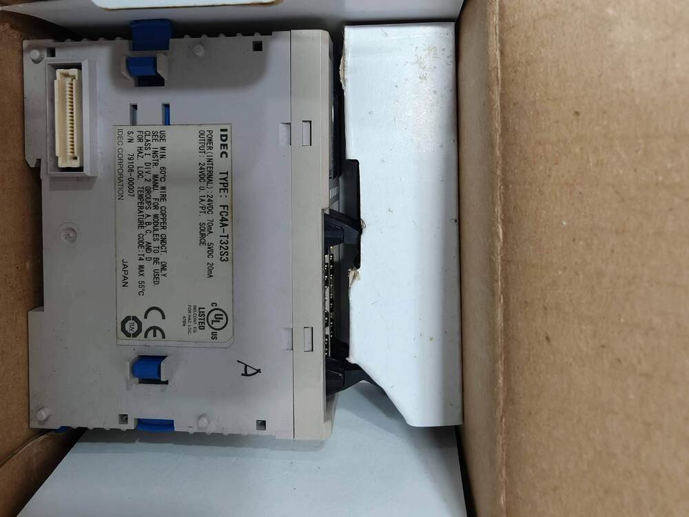 IDEC  FC4A-T32S3 32-Point Transistor Sink (NPN)