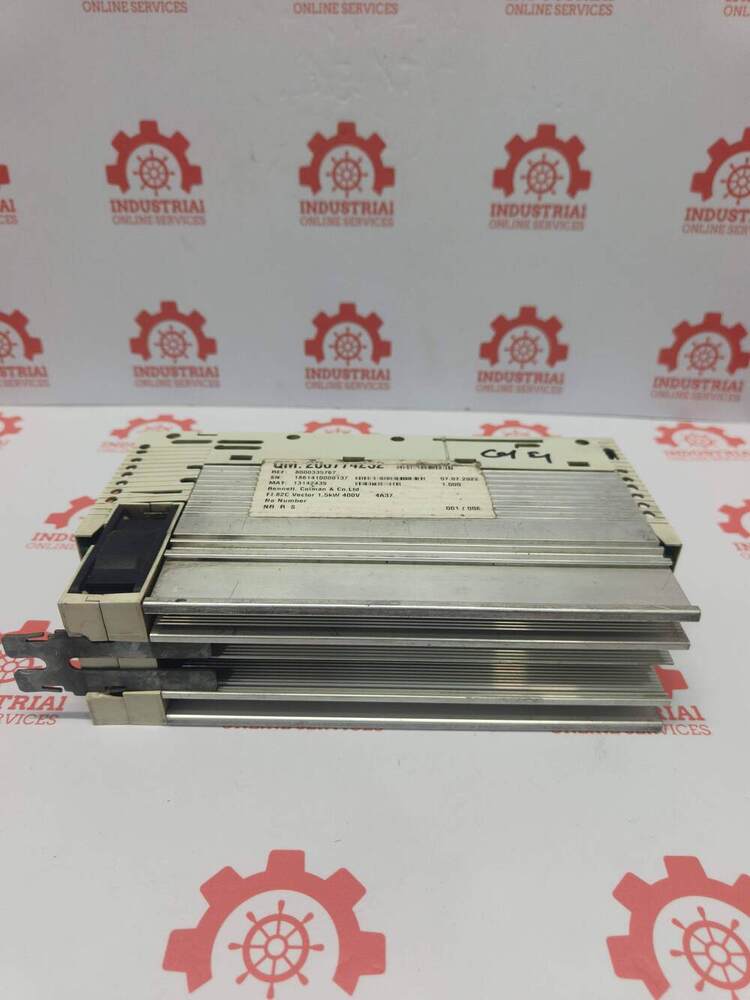 LENZE E82EV152-4C000 1.5 kW (2.0 HP) Vector Frequency Inverter / AC Drive