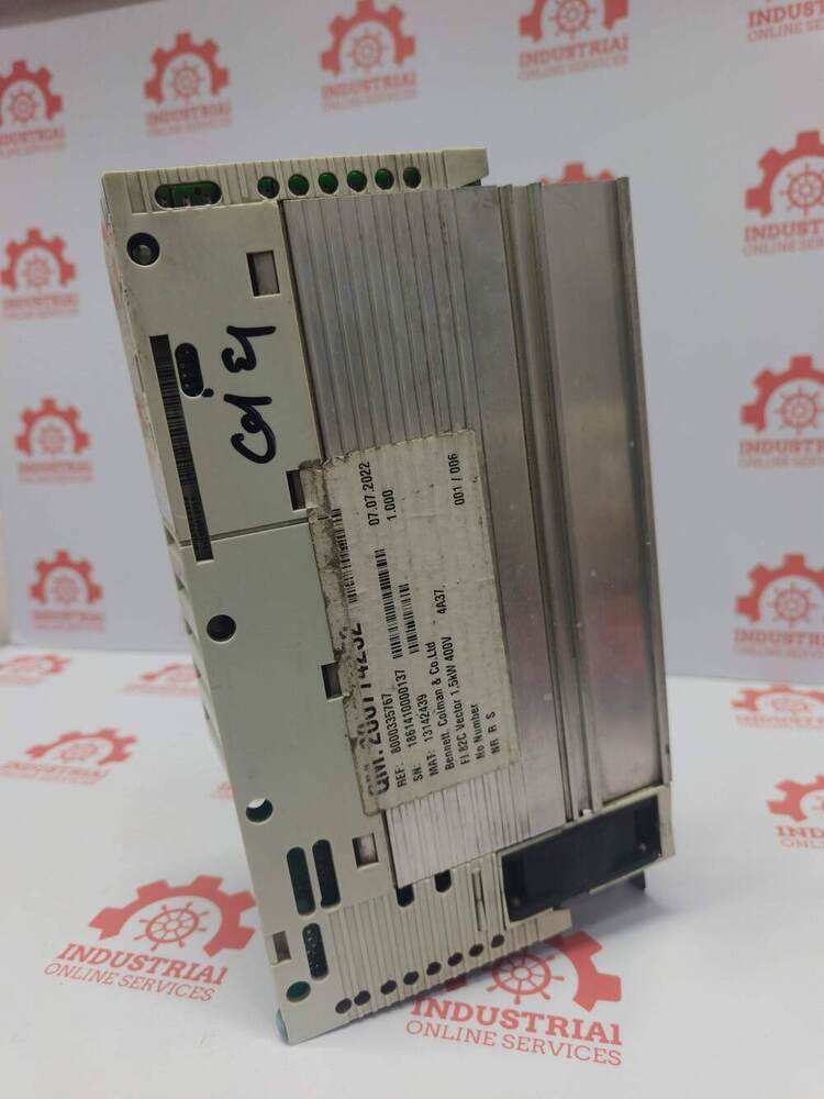 LENZE E82EV152-4C000 1.5 kW (2.0 HP) Vector Frequency Inverter / AC Drive