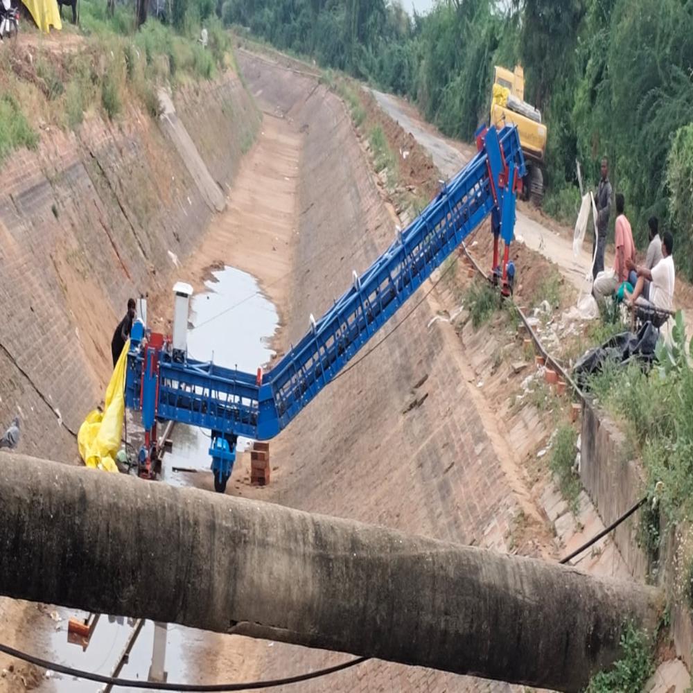 concrete canal lining paver machine