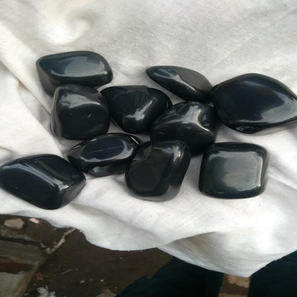 Polyurethane chemical coating high polished natural black pebbles for garden decoration and landscaping and flooring