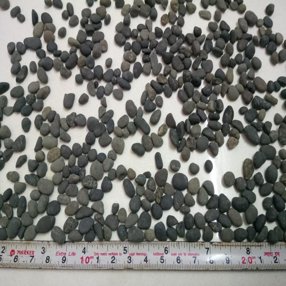Polyurethane chemical coating high polished natural black pebbles for garden decoration and landscaping and flooring