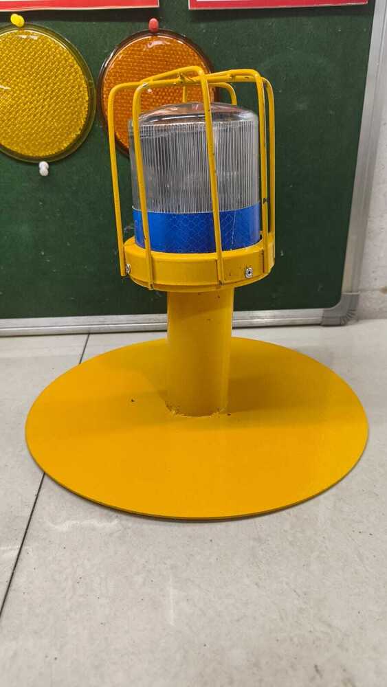 BLUE DELINEATOR WITH STAND