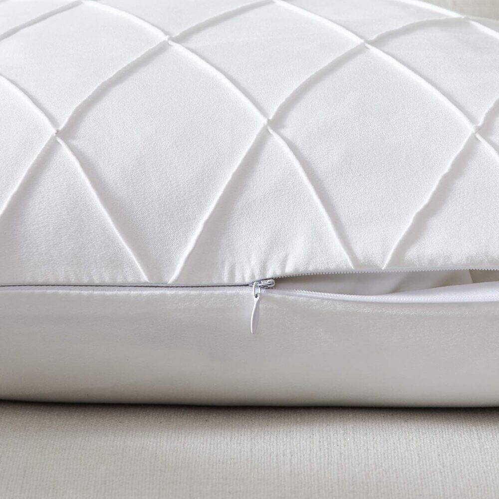 Tufted Cushion - Material: Cotton