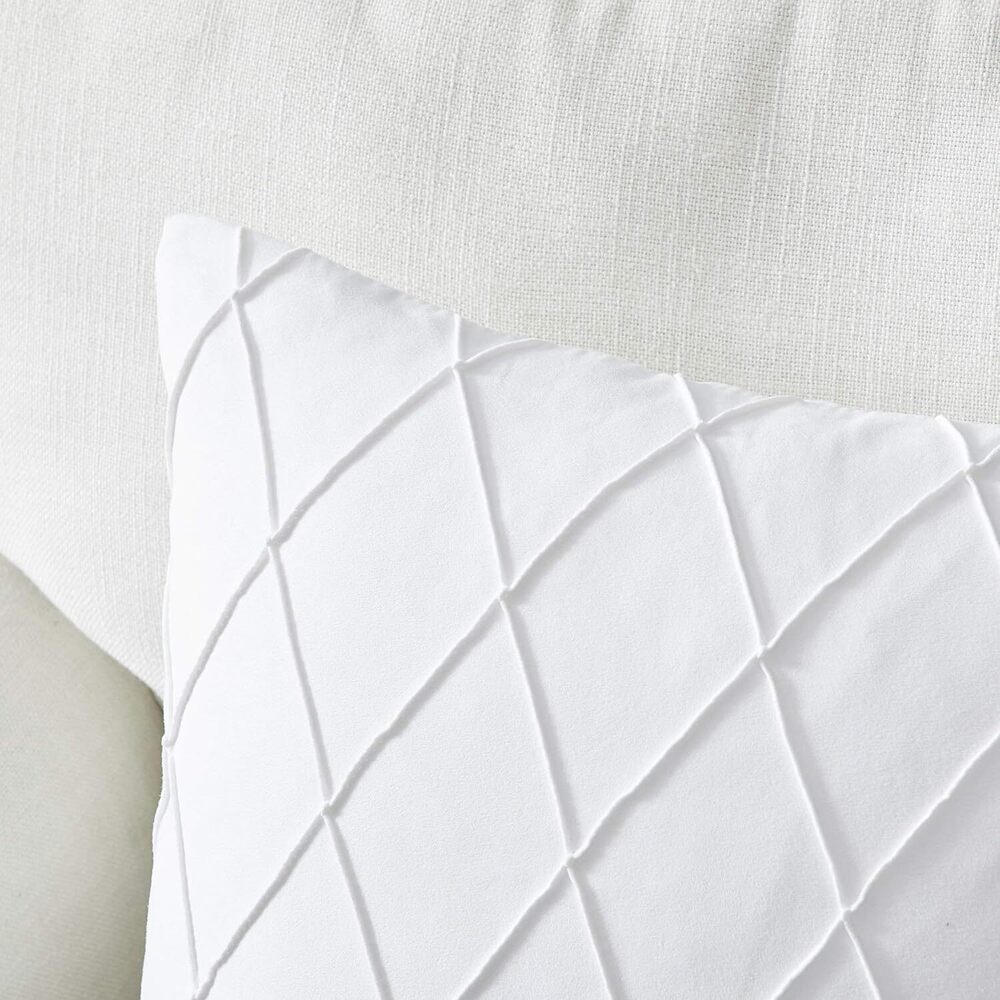 Tufted Cushion - Material: Cotton