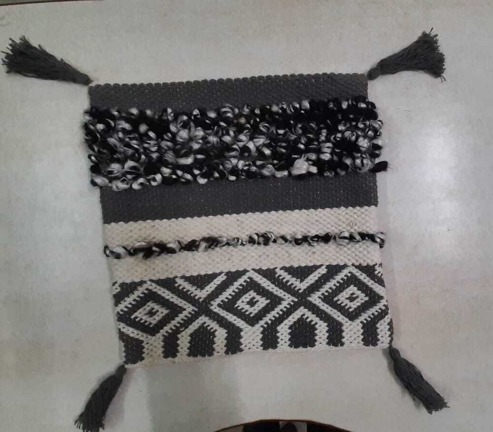 Tufted Cushion - Material: Cotton