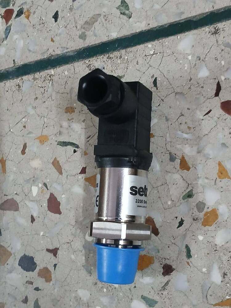 SETRA Pressure Transmitter Part No 3200B0160S05BO2 Range 0 TO 160 Bar