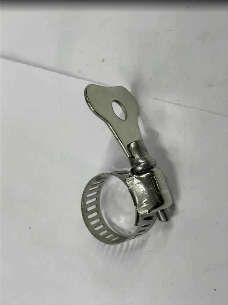 Small butterfly hose clamp