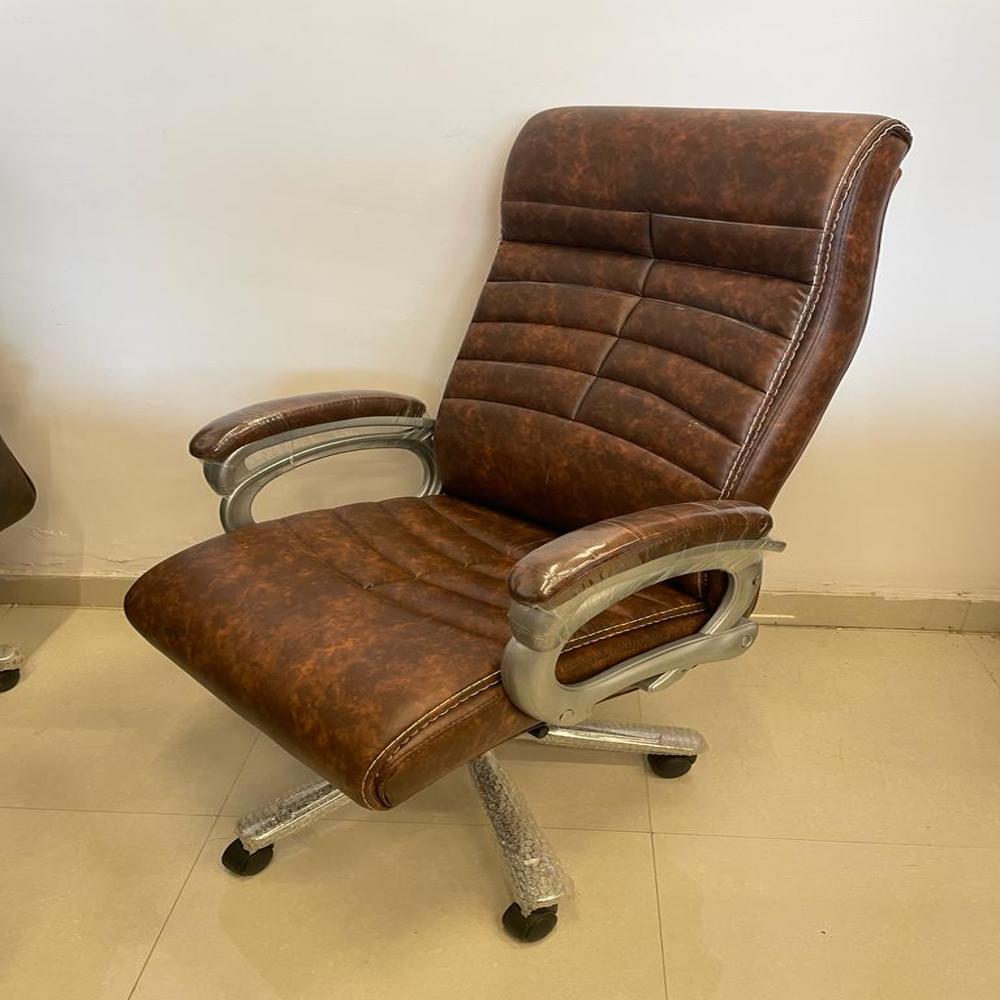 Boss Chair - Color: Your Choice