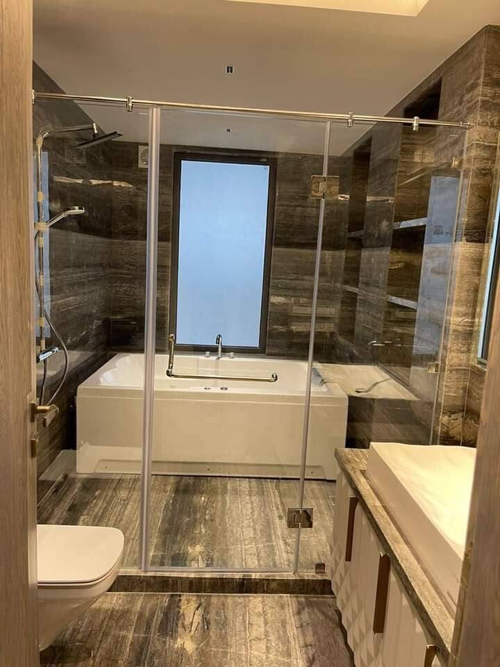 Frameless Shower Cubicle