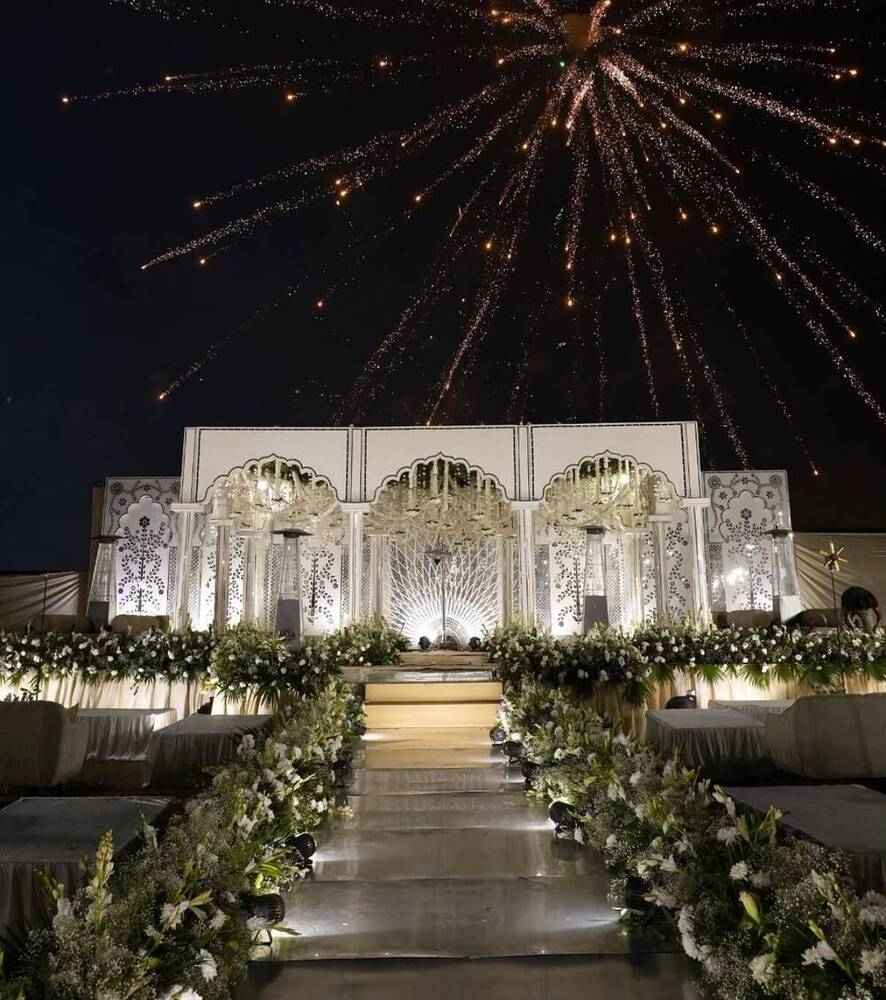 Wedding Mirror Stage