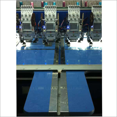 छह सुई कढ़ाई मशीनें