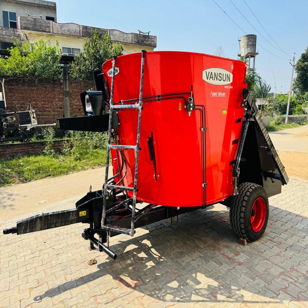 Wagon Driven Feeding Mixer - Capacity: 5 Ton/hr
