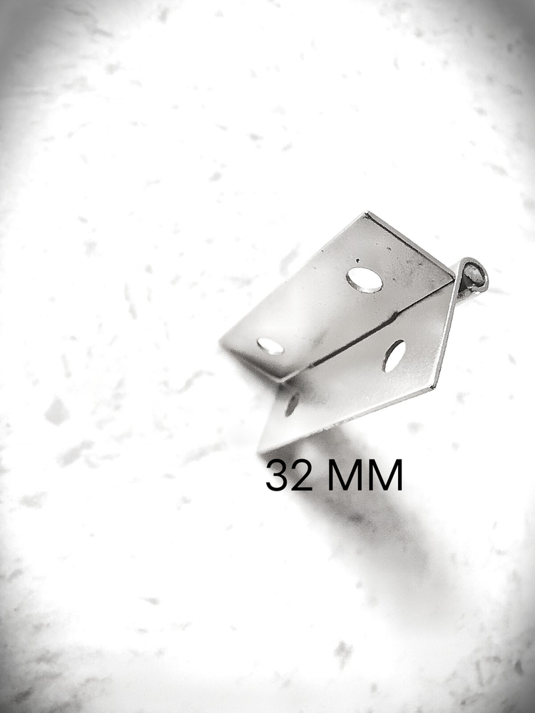 Hinge 32mm - Installation Type: Screw In