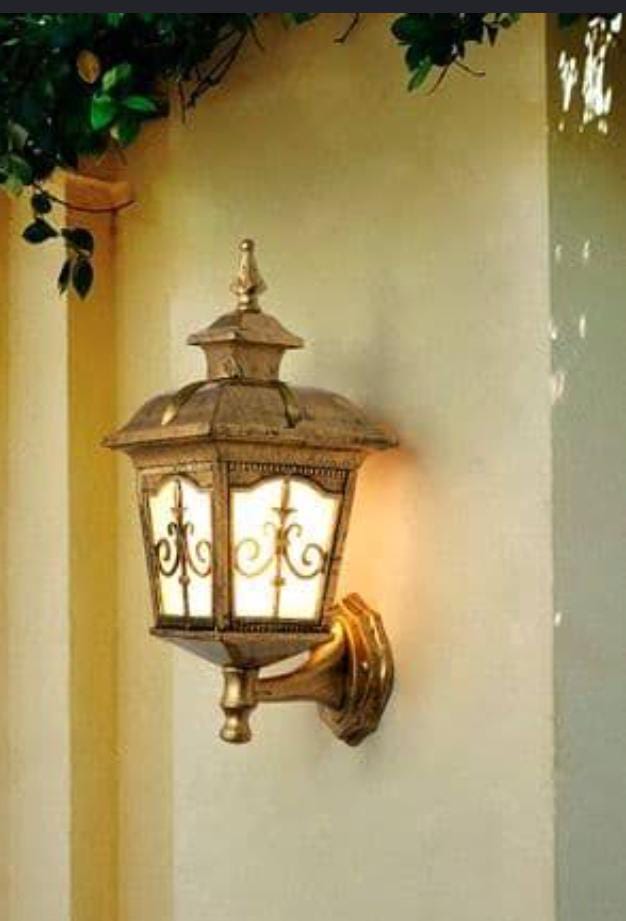 GATE HANGING LIGHT