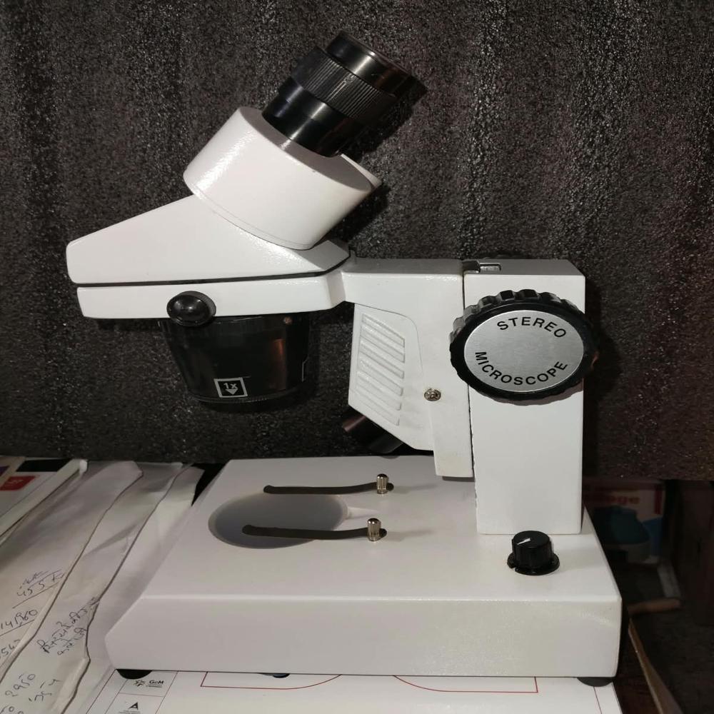 Stereo Binocular Microscope | 10X & 20X Magnification | 1X/2X Objective | LED Light | 90mm WD