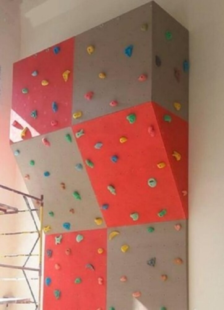 Pink And Grey Color Fiber Panel Indoor Rock Climbing Wall