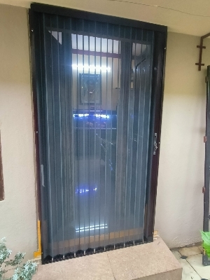 Metal pleated sliding mesh