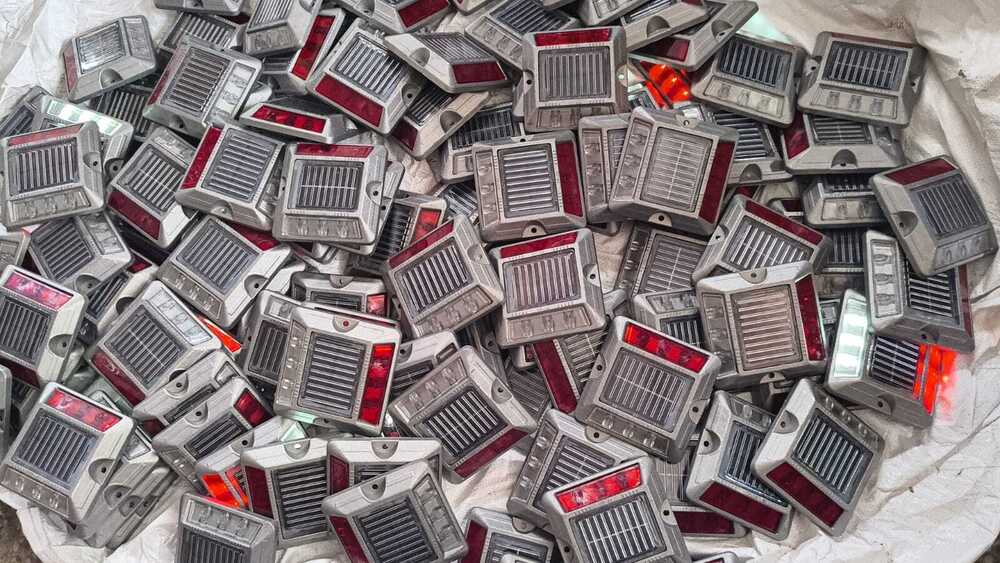 Solar Stud - Color: Red And White