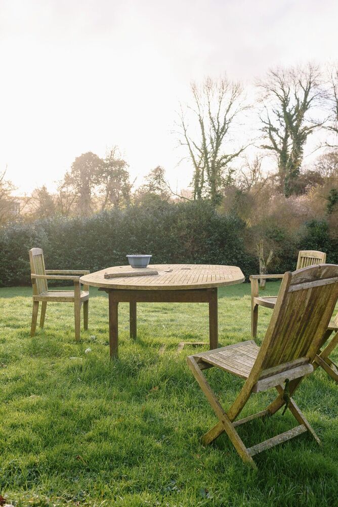 Outdoor Designer Furniture - Aluminum | Elegant, Lightweight, Eye-catchy Design With Rain Cover