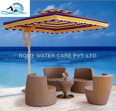 तैराकी पूल के किनारे का छाता