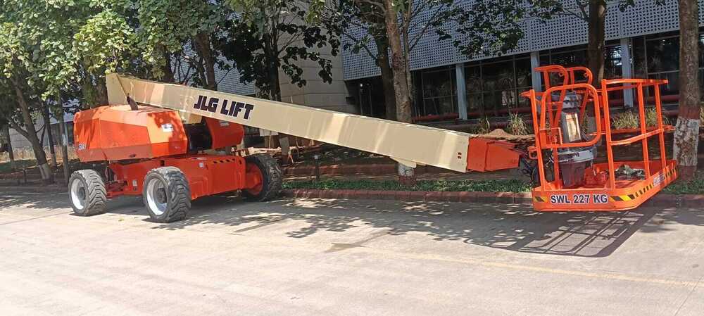 800S JLG Boom Lift