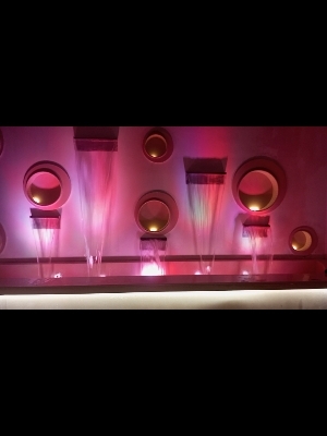 Indoor wall fountain