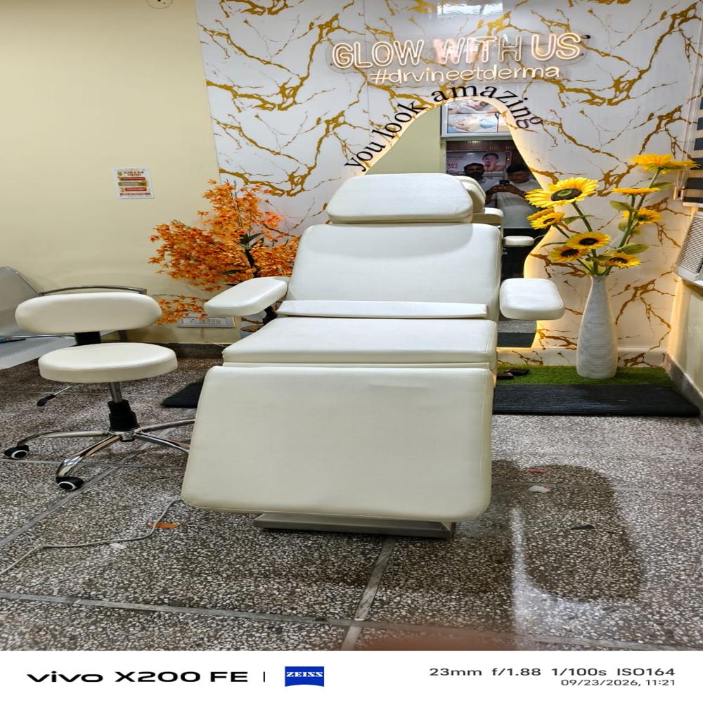 B.S. Care DermaPro Electric Chair