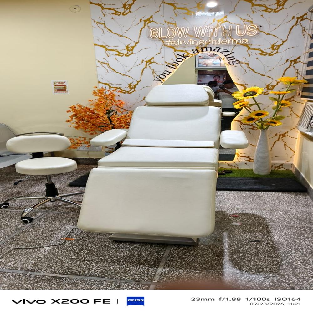 B.S. Care DermaPro Electric Chair